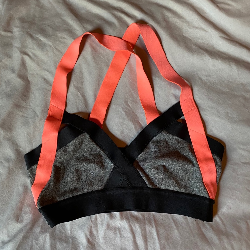 Aritzia Community sports bra